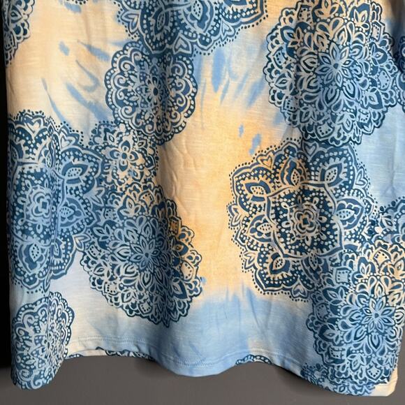 Chico’s Blue Geometric Print Short Sleeve Top Round Neckline Size Small - Picture 3 of 8